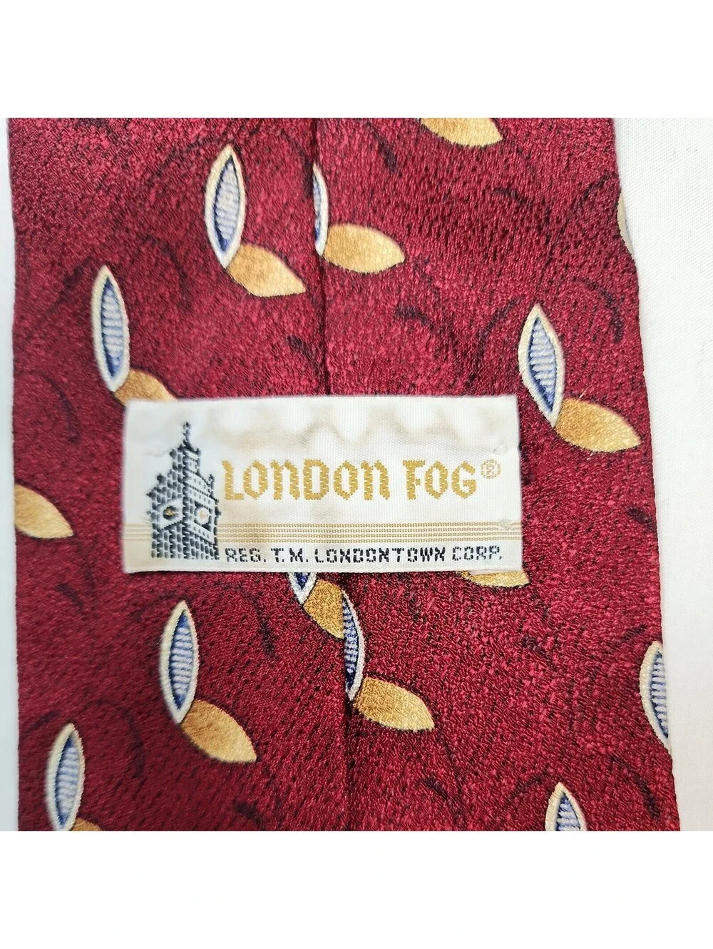 London Fog Mens Burgundy Designed Silk Neck Tie 56 inch.